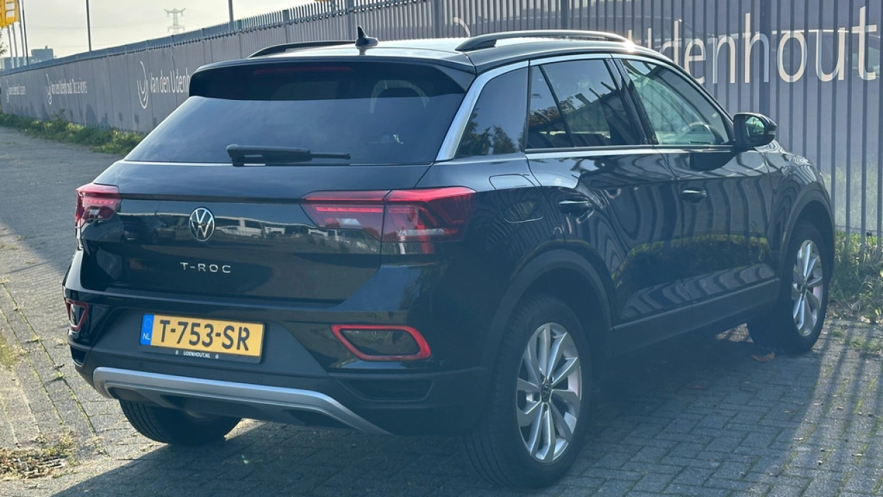 Volkswagen T-Roc 1.0 TSI 110pk Life Business Navigatie