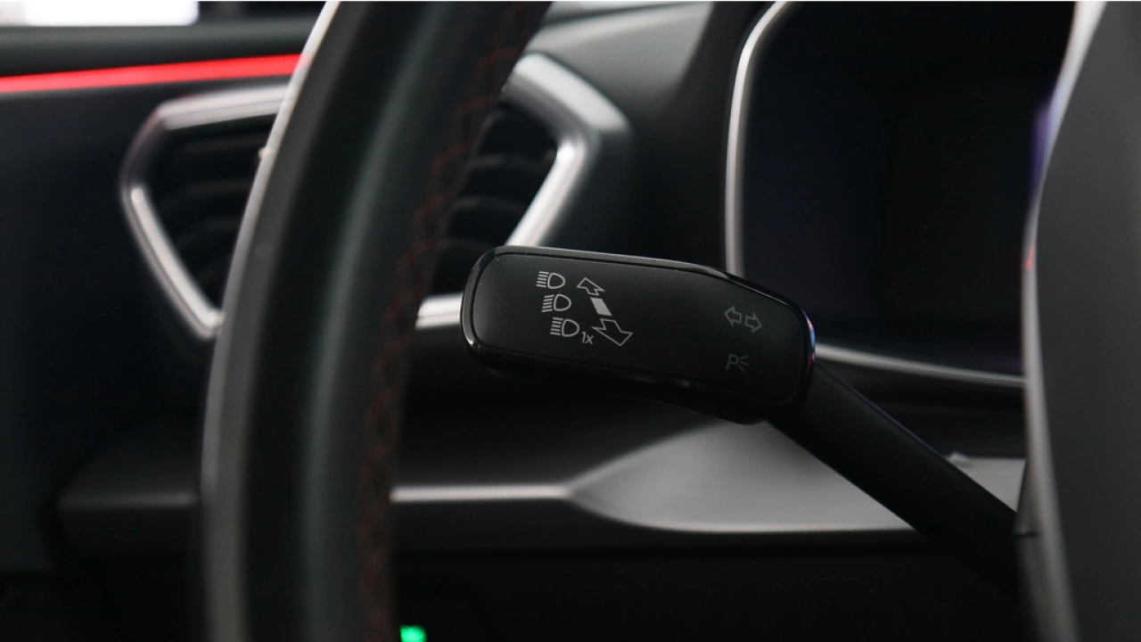 SEAT Leon Sportstourer 1.5 eTSI 150pk FR Business Intense DSG