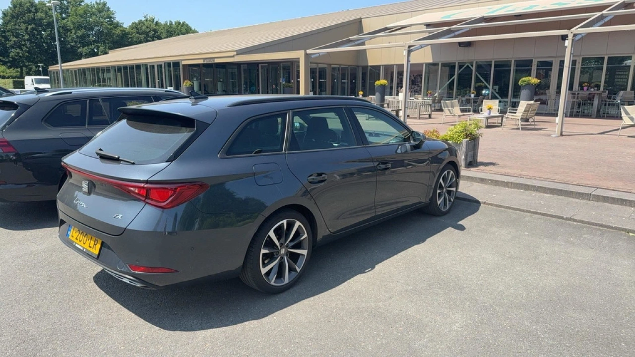 SEAT Leon Sportstourer 1.5 eTSI 150pk FR Business Intense DSG