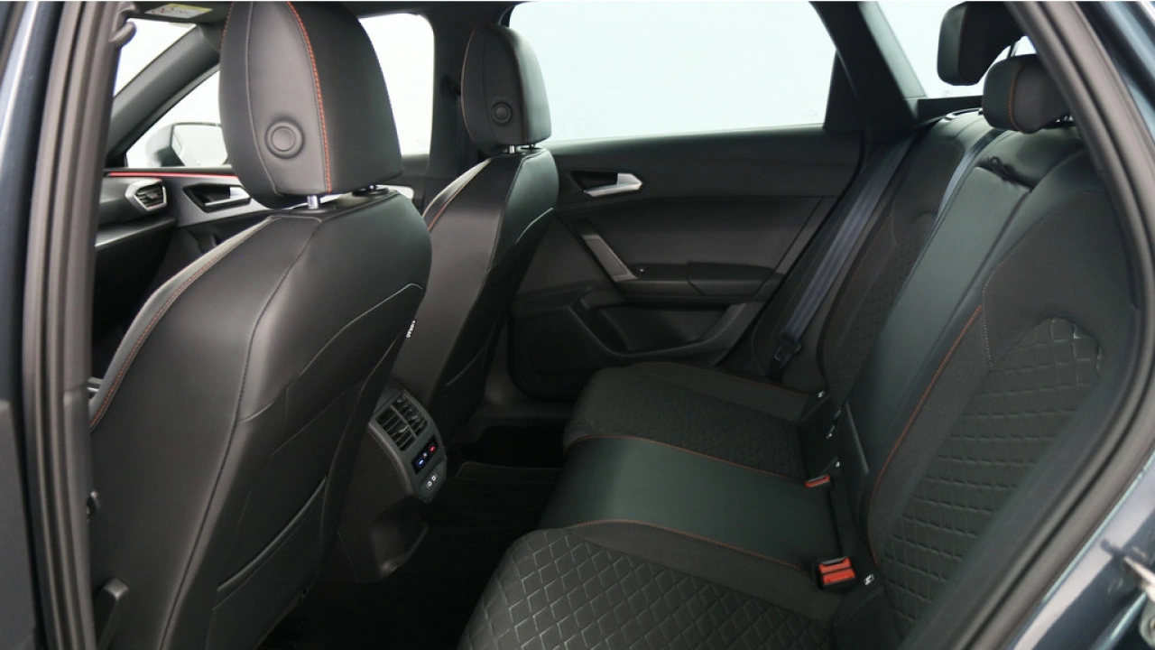 SEAT Leon Sportstourer 1.5 eTSI 150pk FR Business Intense DSG