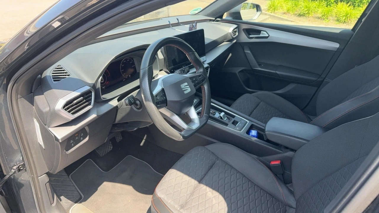 SEAT Leon Sportstourer 1.5 eTSI 150pk FR Business Intense DSG