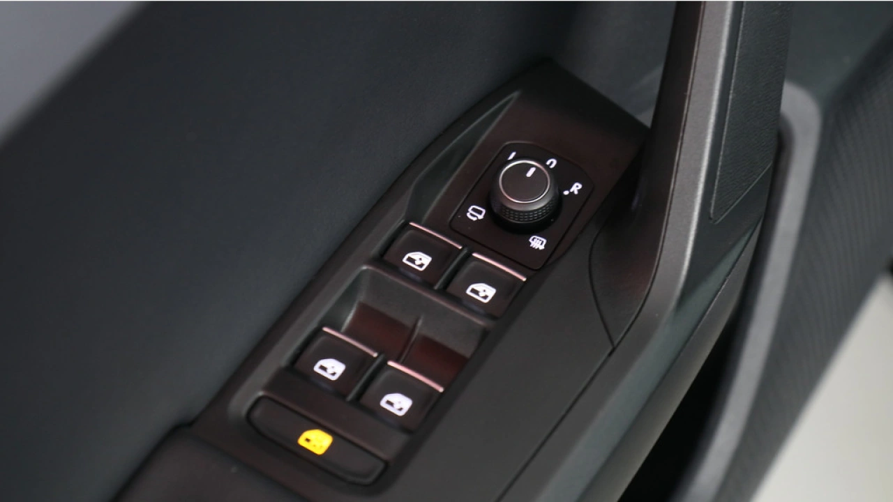 SEAT Leon 1.0 eTSI 110pk FR Business DSG