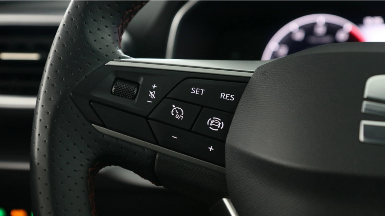 SEAT Leon 1.0 eTSI 110pk FR Business DSG