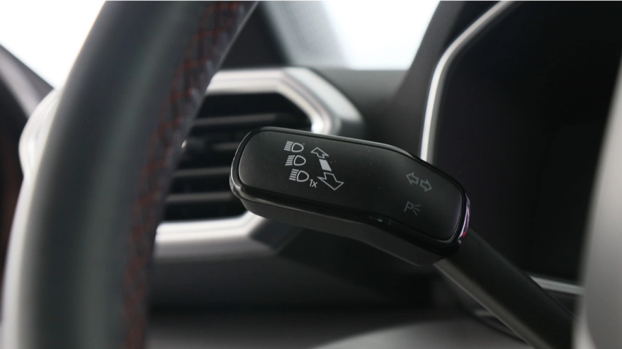 SEAT Leon 1.0 eTSI 110pk FR Business DSG