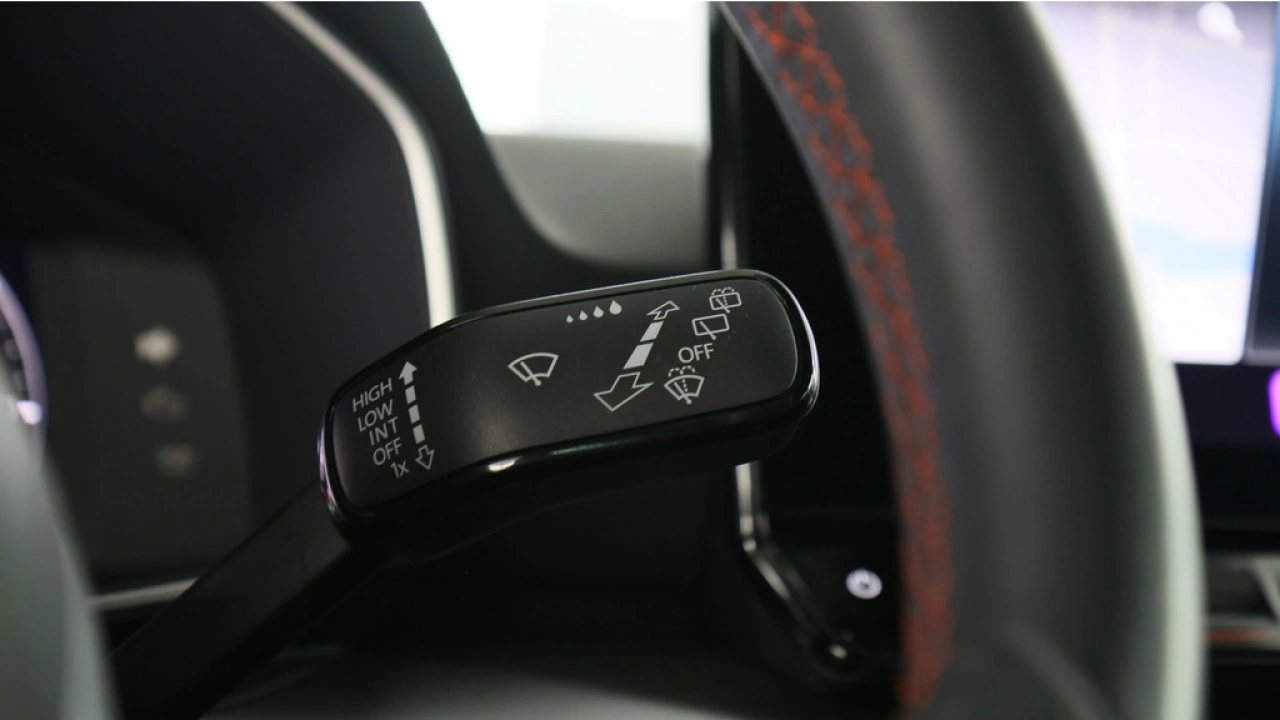 SEAT Leon 1.0 eTSI 110pk FR Business DSG