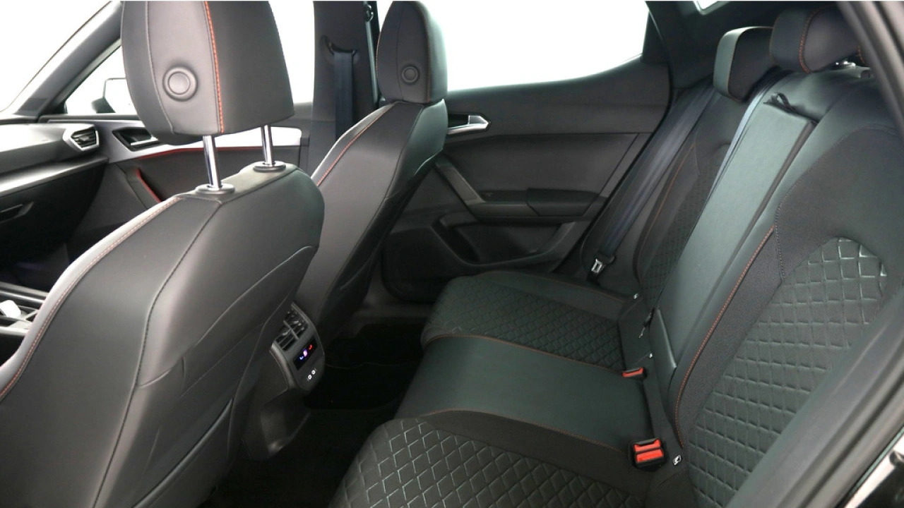 SEAT Leon 1.0 eTSI 110pk FR Business DSG