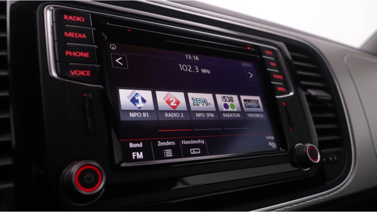 Volkswagen Beetle Cabriolet 1.2 TSI 105pk DSG Club / Navigatie / Leder