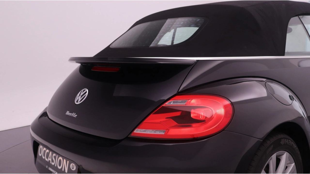 Volkswagen Beetle Cabriolet 1.2 TSI 105pk DSG Club / Navigatie / Leder