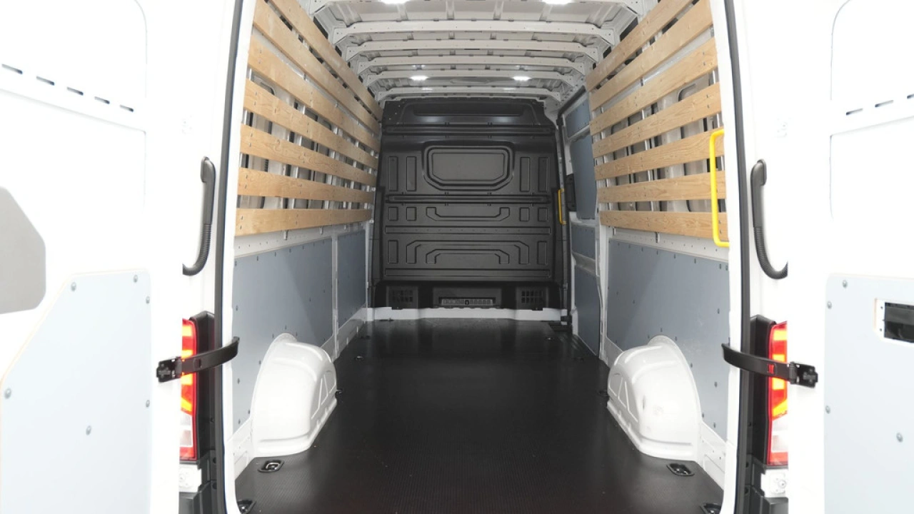 VW Bedrijfswagens Crafter 35 2.0 TDI 140pk DSG L4H3 Comfortline EURO VI