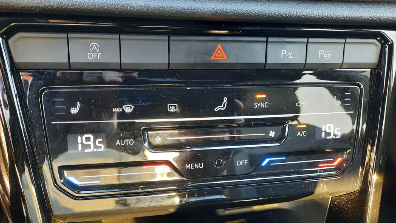 Volkswagen T-Roc 1.5 TSI R-Line Business | Trekhaak | Camera