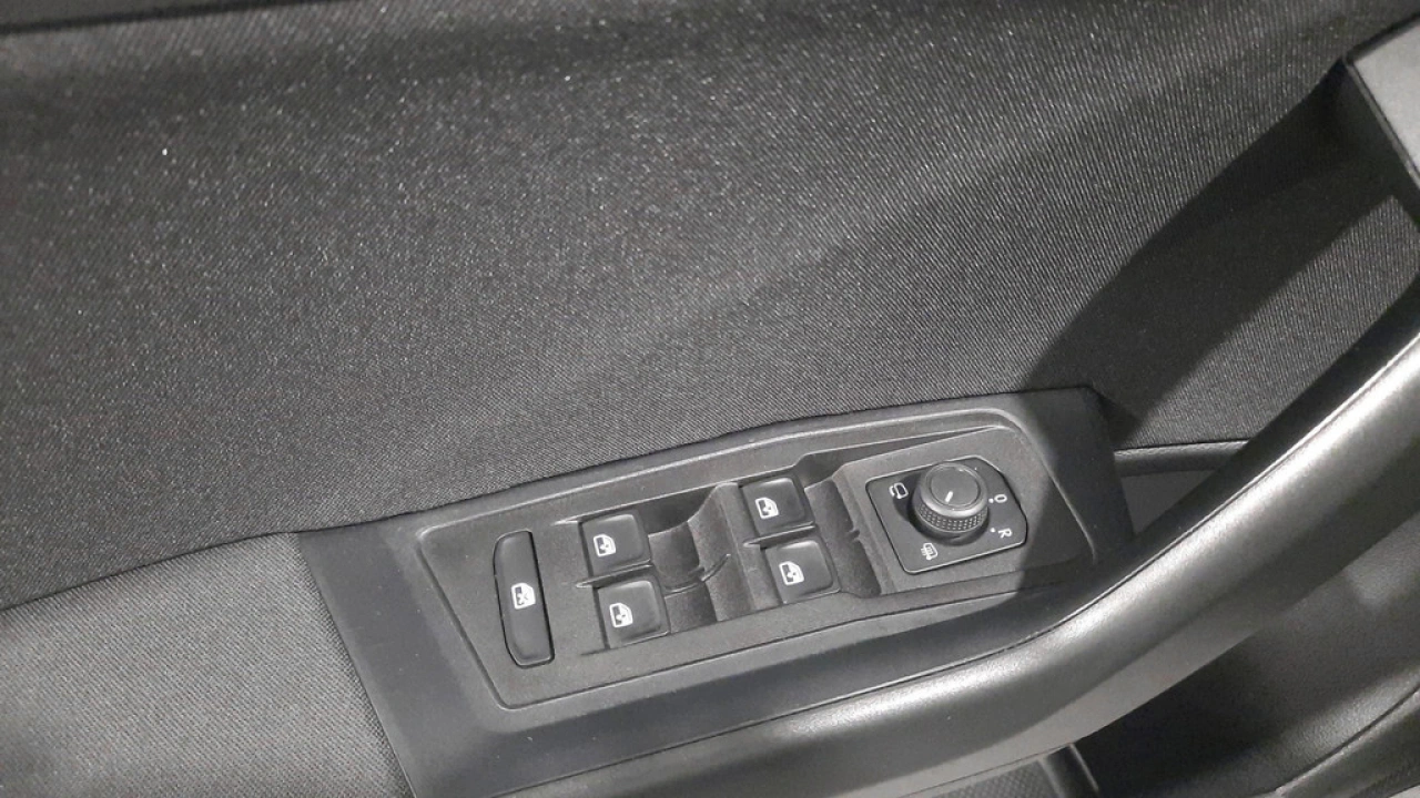 Volkswagen T-Roc 1.0 TSI Life Business | Privacy Glass | Camera | 17