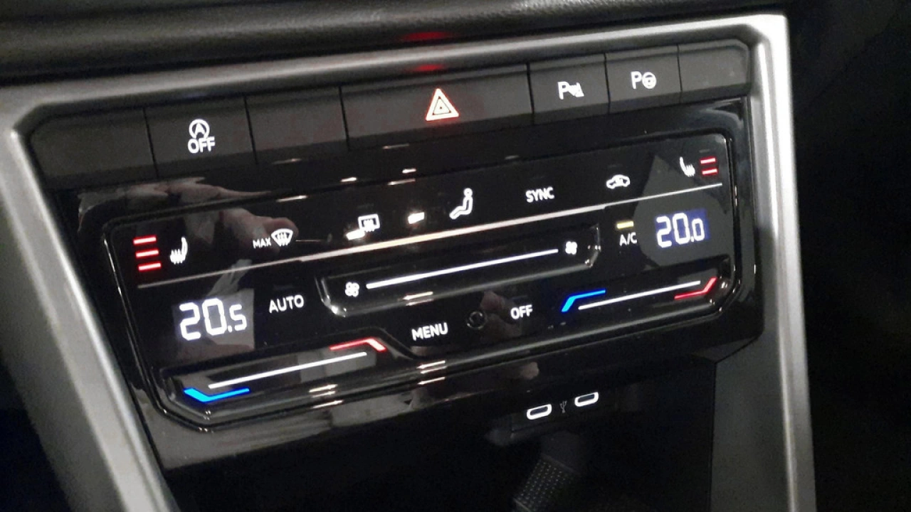 Volkswagen T-Roc 1.0 TSI Life Business | Privacy Glass | Camera | 17