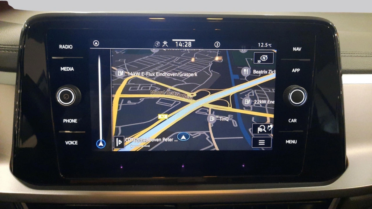 Volkswagen T-Roc 1.0 TSI Life Business | Privacy Glass | Camera | 17