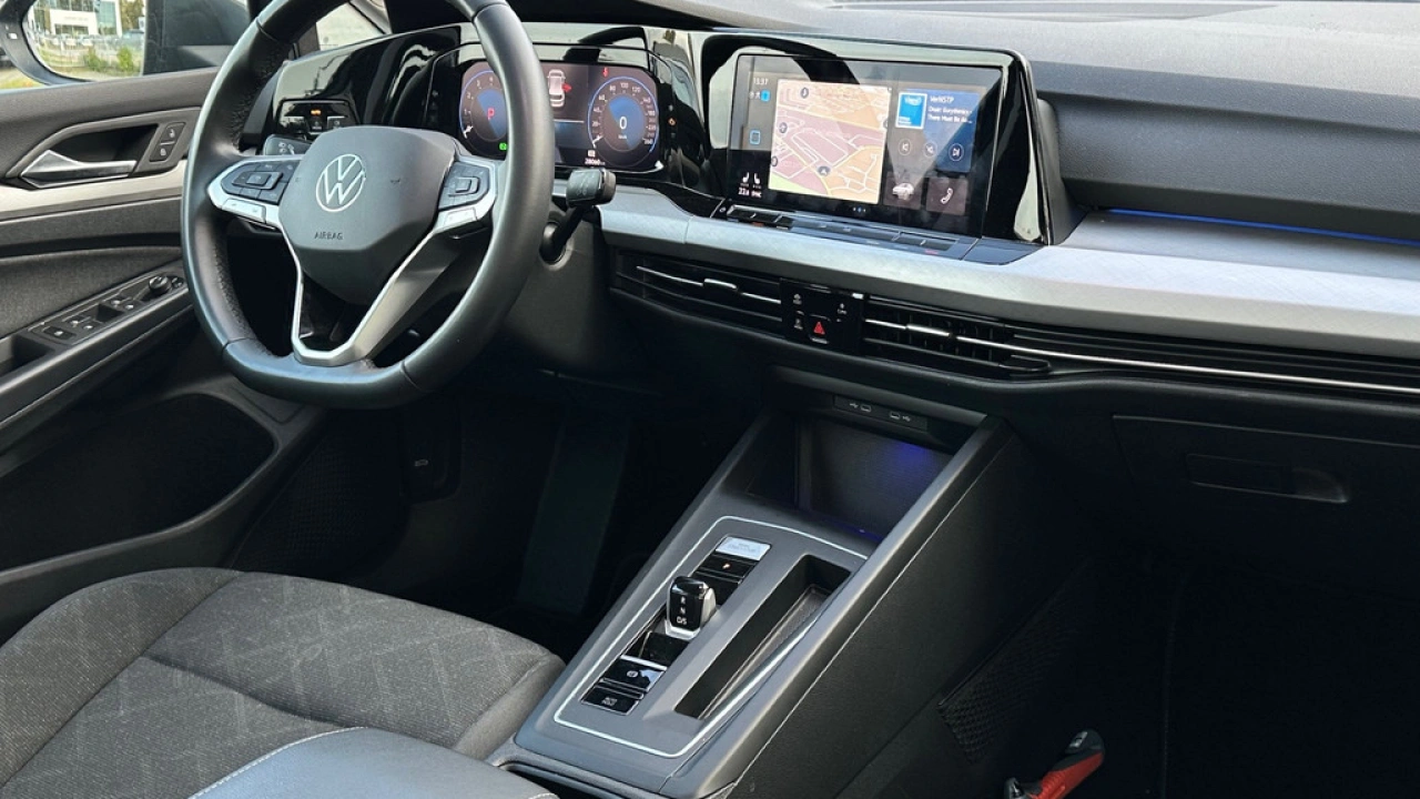 Volkswagen Golf 1.0 eTSI 110pk DSG Life Navigatie Camera