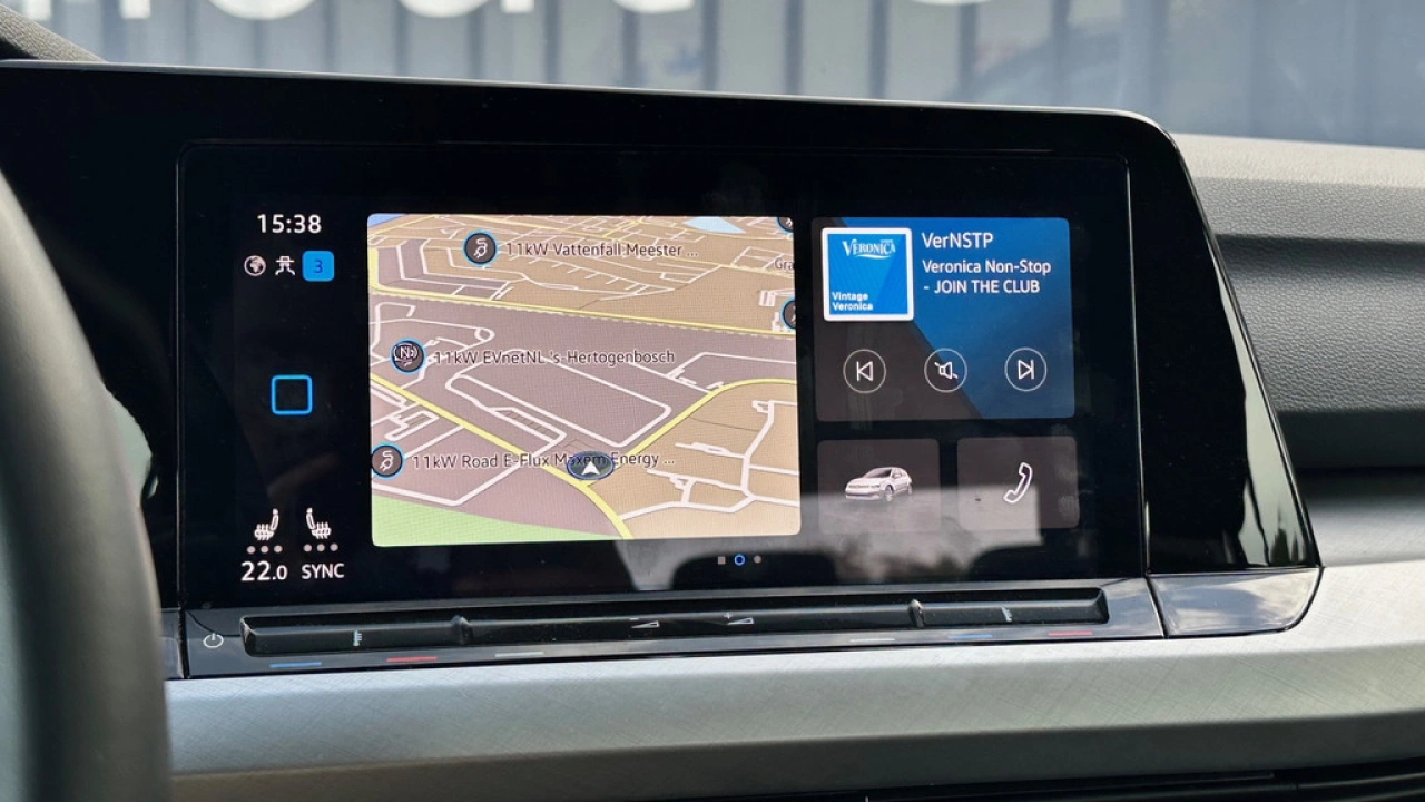 Volkswagen Golf 1.0 eTSI 110pk DSG Life Navigatie Camera