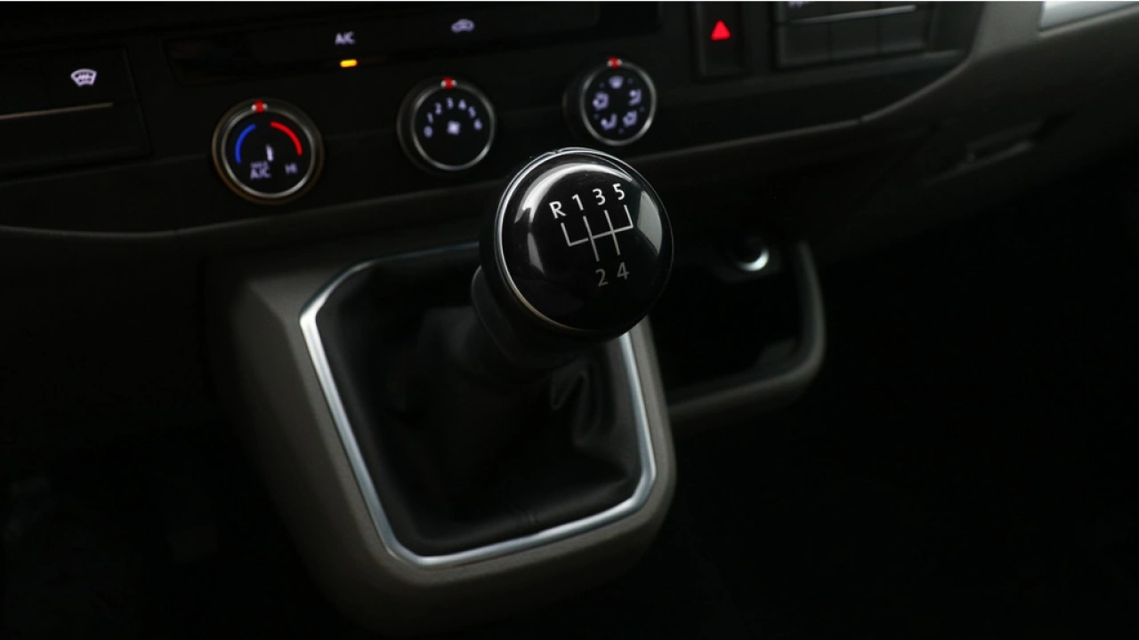 VW Bedrijfswagens Transporter L2H1 2.0 TDI 110pk Bulli