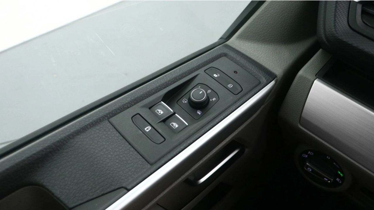 VW Bedrijfswagens Transporter L2H1 2.0 TDI 110pk Bulli