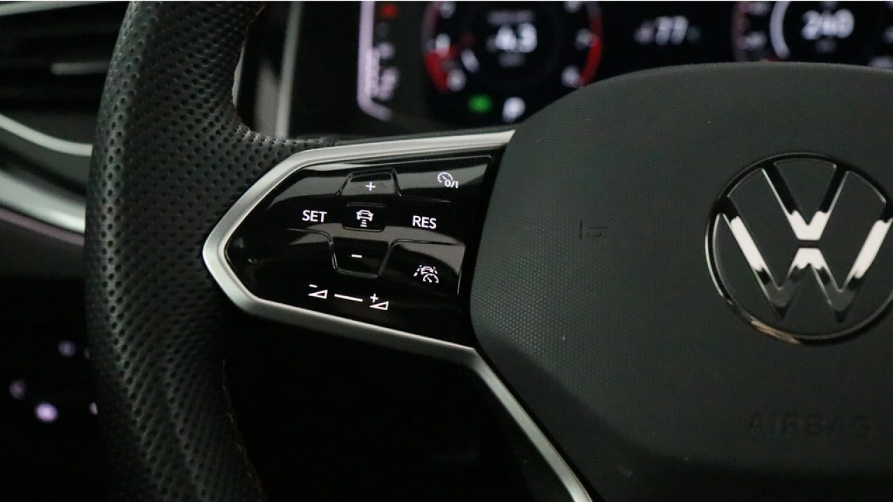 Volkswagen Polo GTI 2.0 207pk Automaat | Pano | Stoelverwarming | Keyless | Cruise | Camera