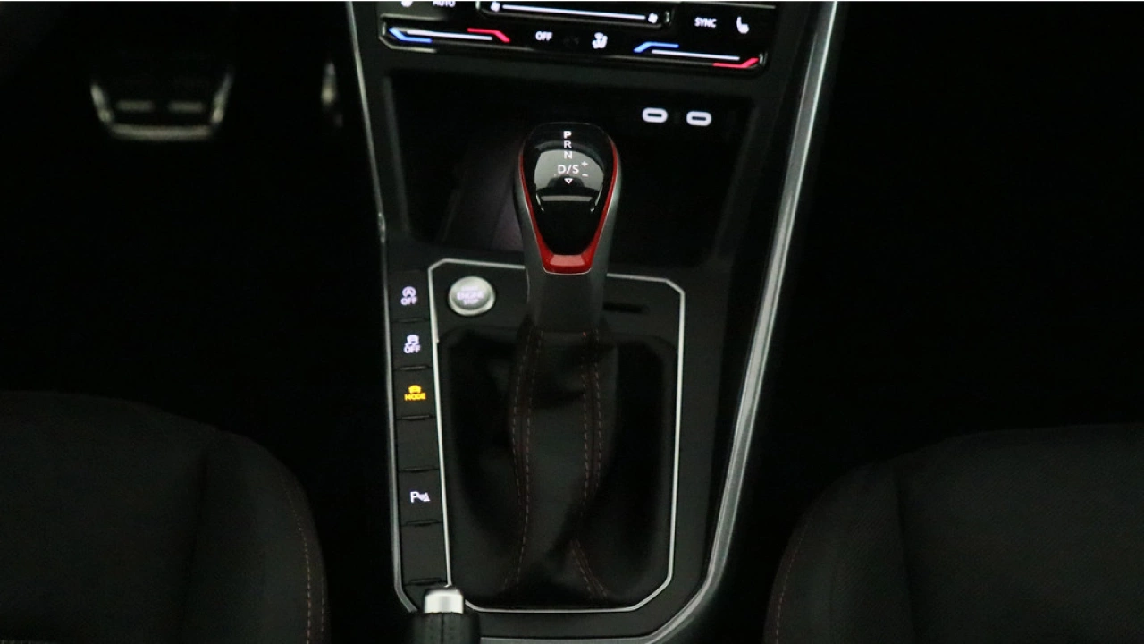 Volkswagen Polo GTI 2.0 207pk Automaat | Pano | Stoelverwarming | Keyless | Cruise | Camera