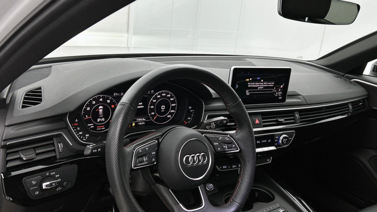 Audi A4 Avant 40 TFSI 190pk Sport S Line Black Edition S-Tronic