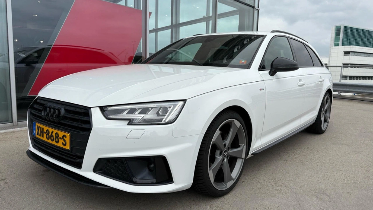 Audi A4 Avant 40 TFSI 190pk Sport S Line Black Edition S-Tronic