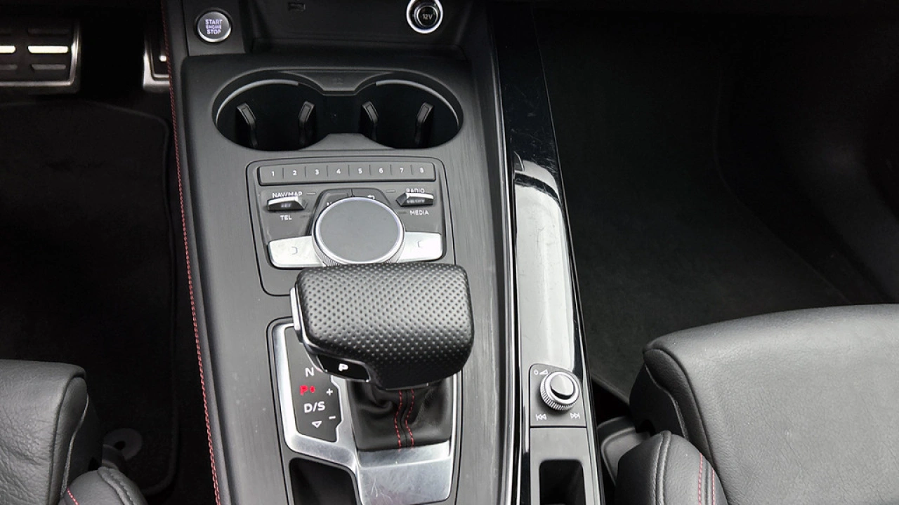 Audi A4 Avant 40 TFSI 190pk Sport S Line Black Edition S-Tronic