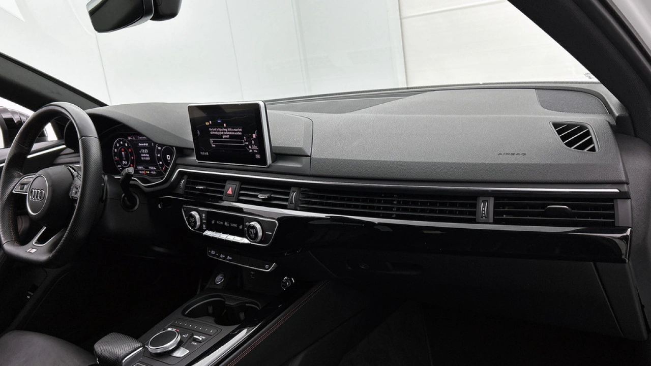 Audi A4 Avant 40 TFSI 190pk Sport S Line Black Edition S-Tronic