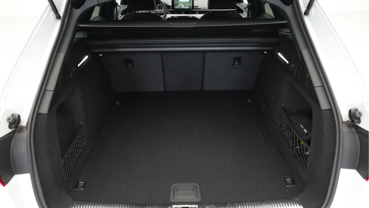 Audi A4 Avant 35 TFSI S Line edition Competition