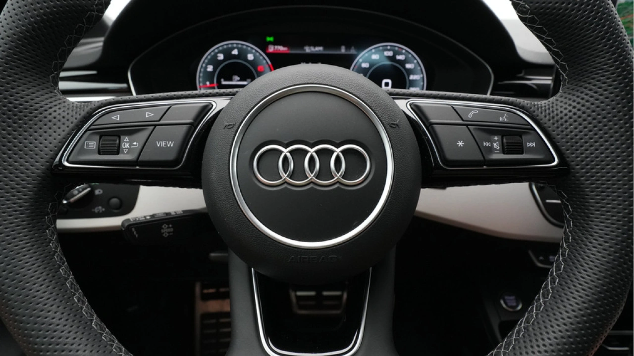 Audi A4 Avant 35 TFSI S Line edition Competition