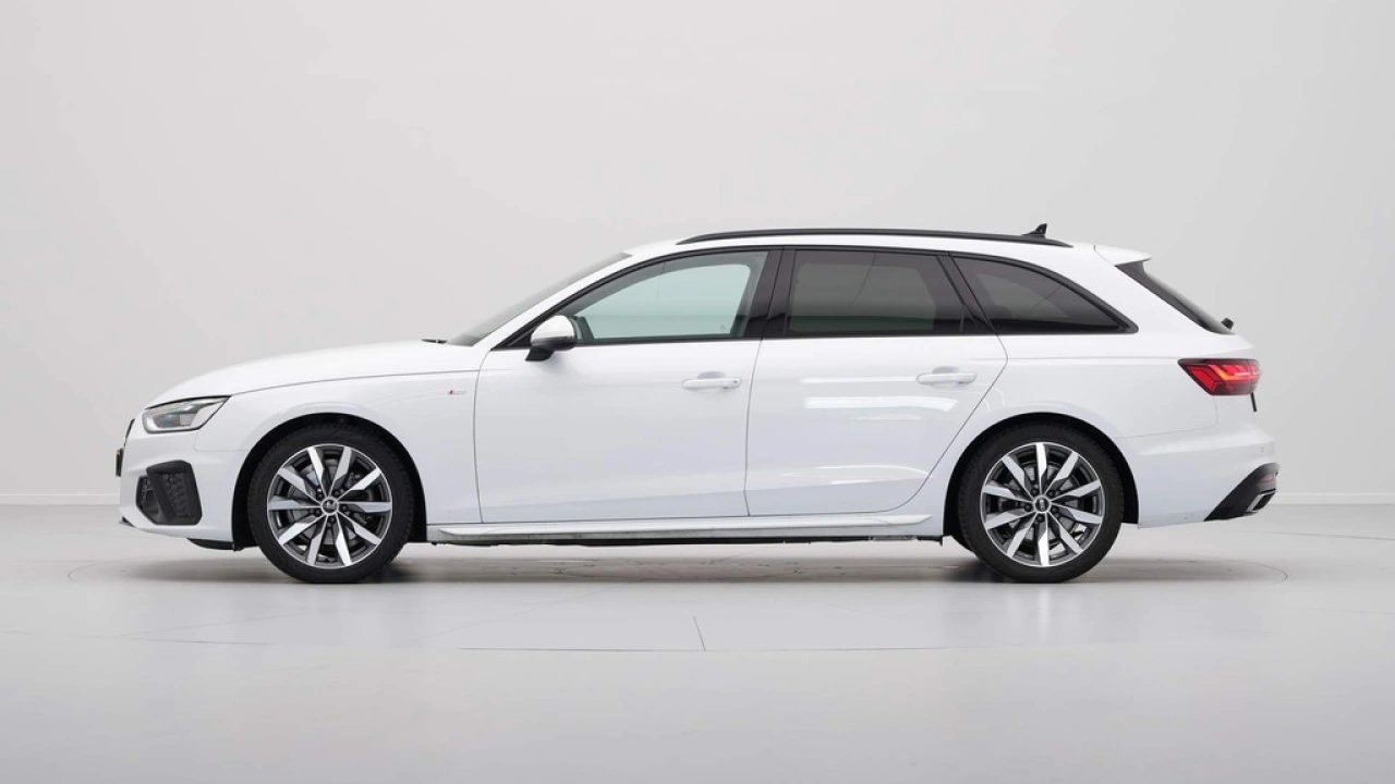 Audi A4 Avant 35 TFSI S Line edition Competition
