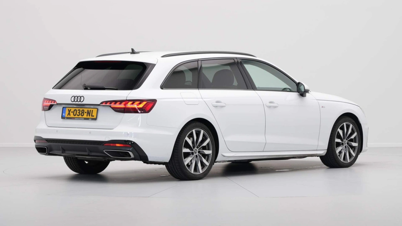 Audi A4 Avant 35 TFSI S Line edition Competition