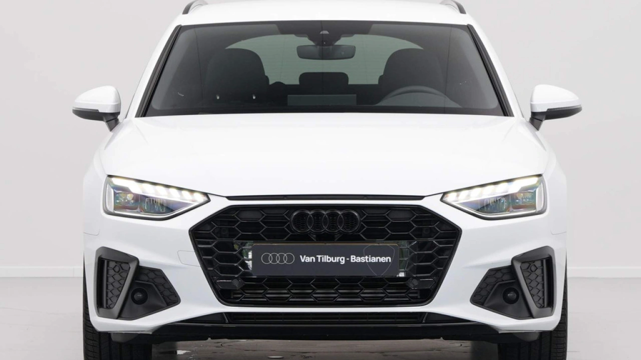 Audi A4 Avant 35 TFSI S Line edition Competition