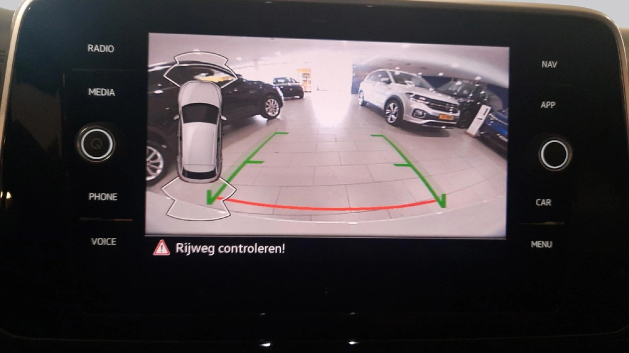 Volkswagen T-Roc 1.5 TSI R-Line Business | afn Trekhaak | Privacy Glass |