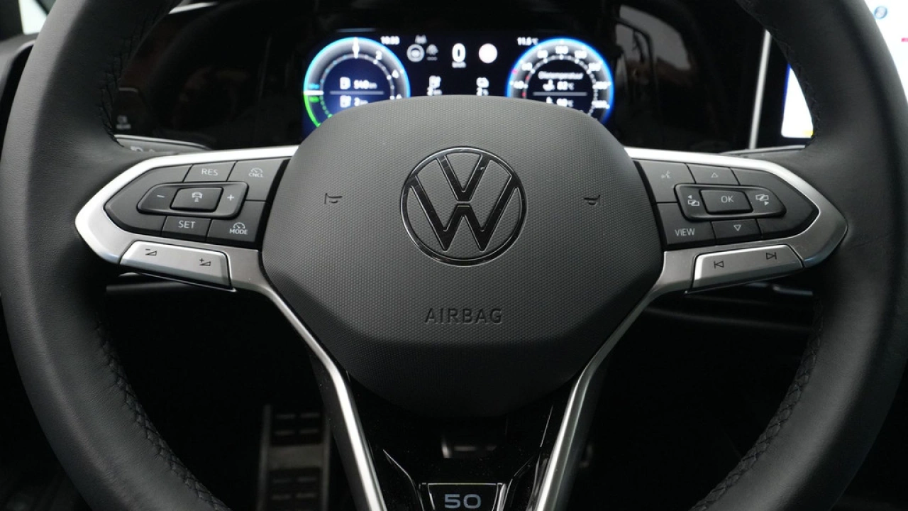 Volkswagen Golf 1.5 eHybrid 50 Edition