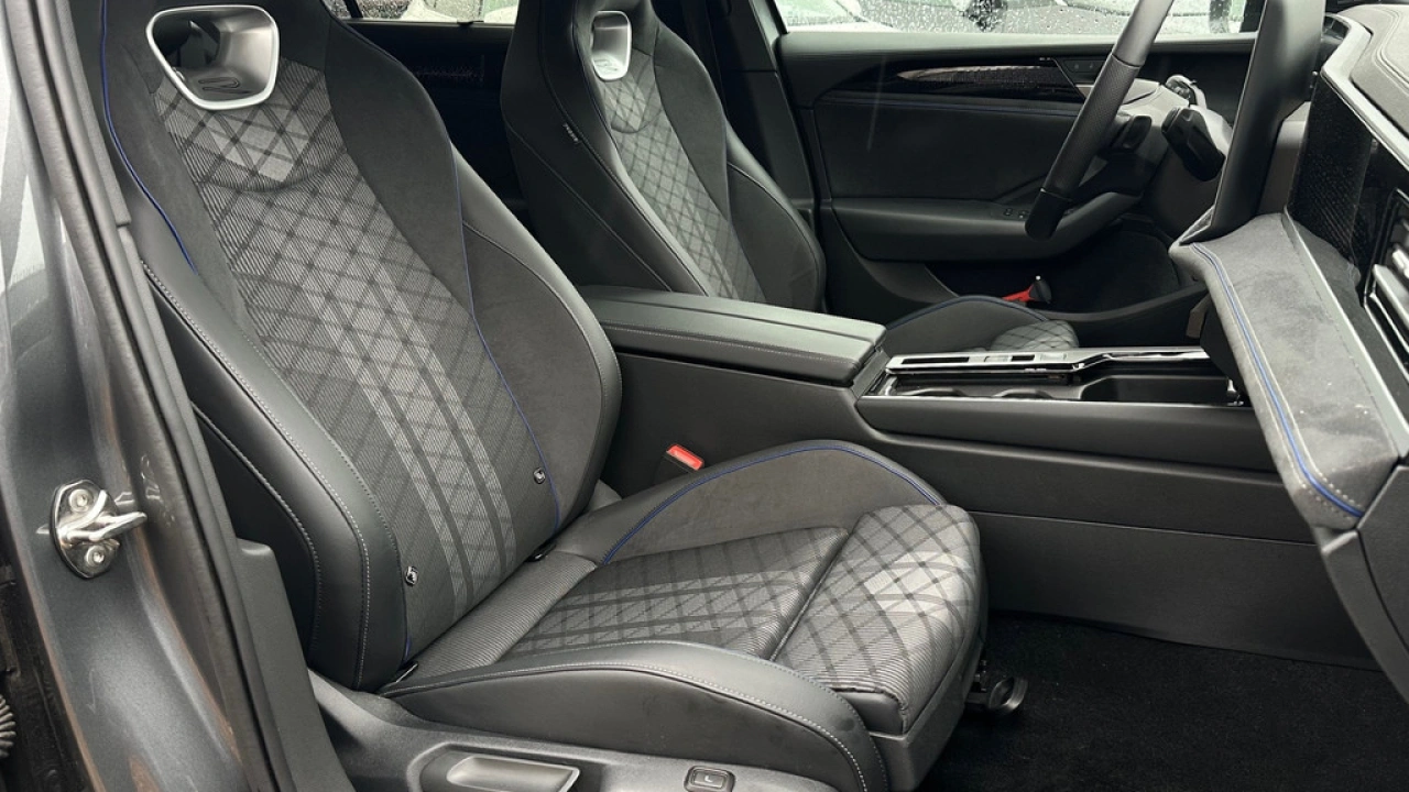 Volkswagen Passat Variant 1.5 eHybrid 272pk DSG R-Line Business DCC Harman/Kardon