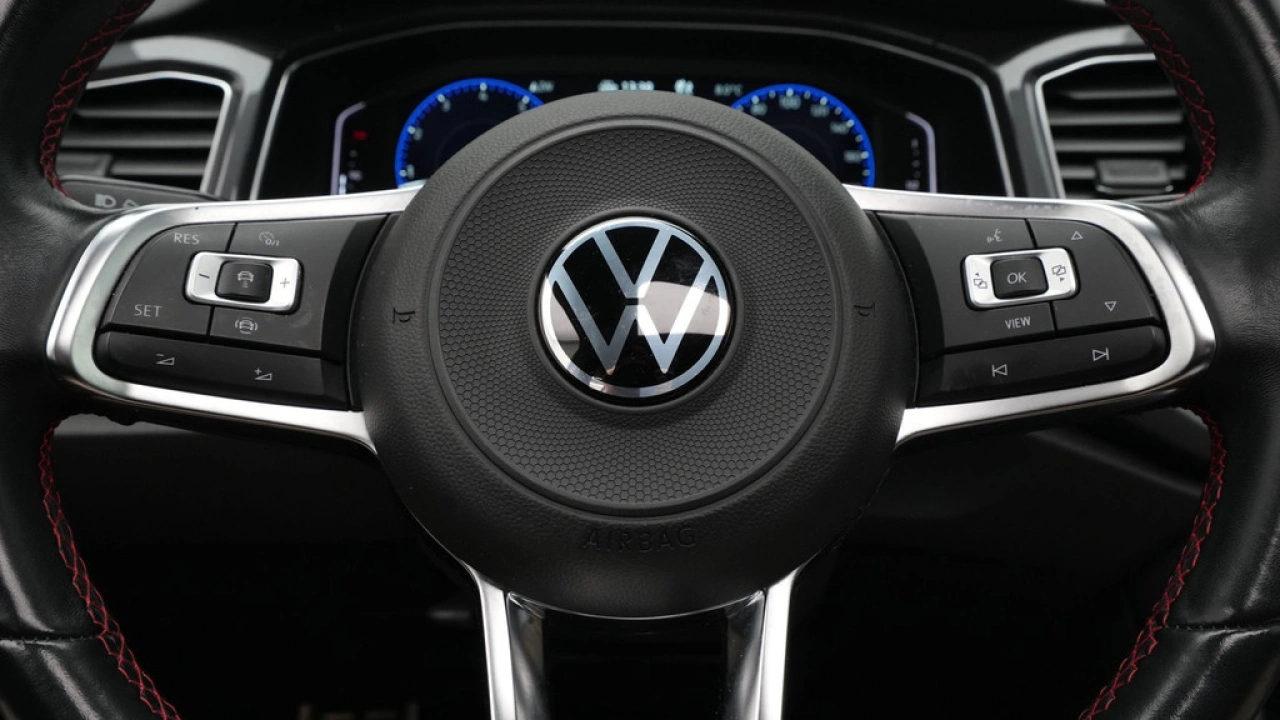 Volkswagen T-Roc 1.5 TSI 150pk DSG Sport Business R