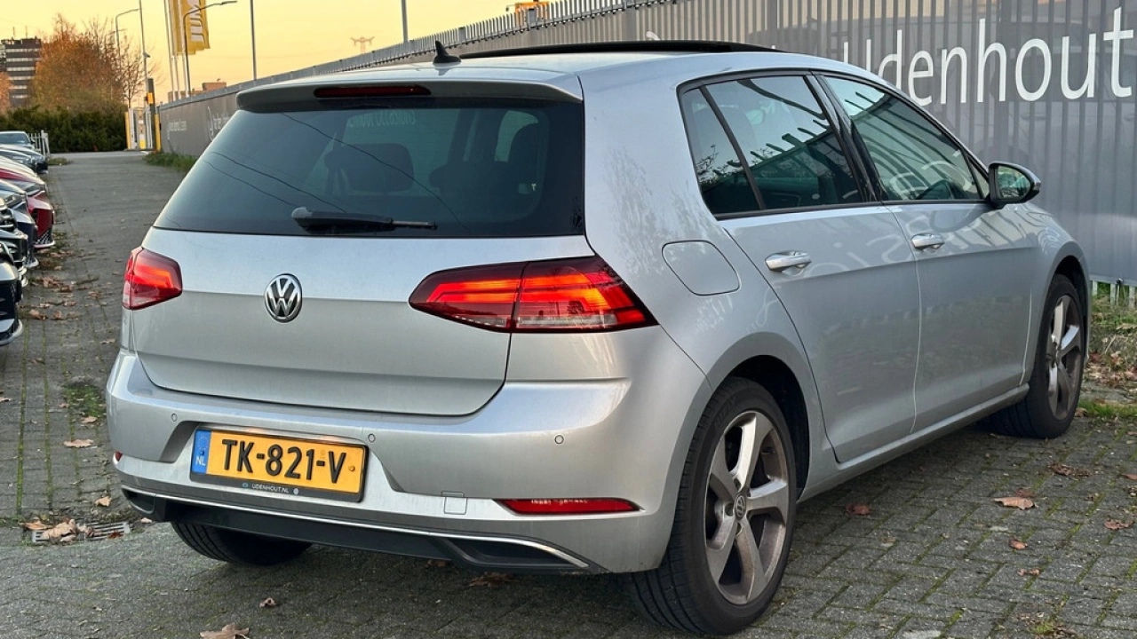 Volkswagen Golf 1.0 TSI 110pk Comfortline Business Panoramadak LED