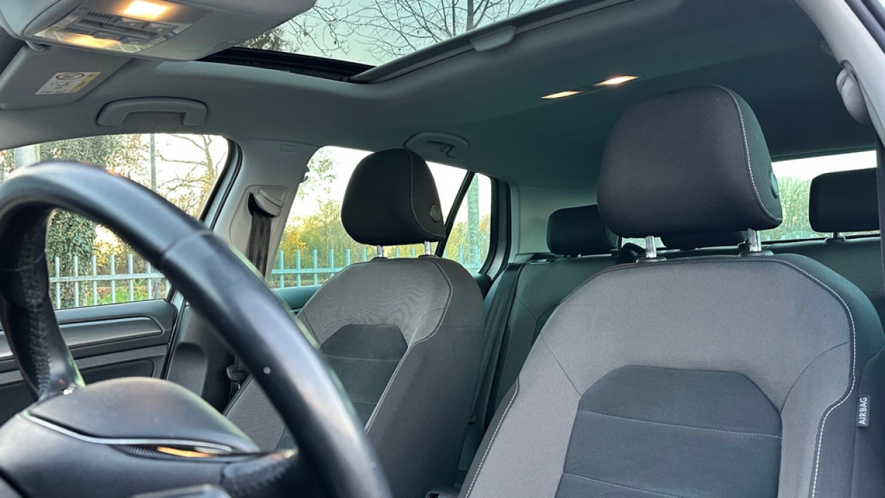 Volkswagen Golf 1.0 TSI 110pk Comfortline Business Panoramadak LED