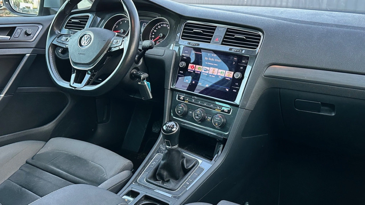 Volkswagen Golf 1.0 TSI 110pk Comfortline Business Panoramadak LED