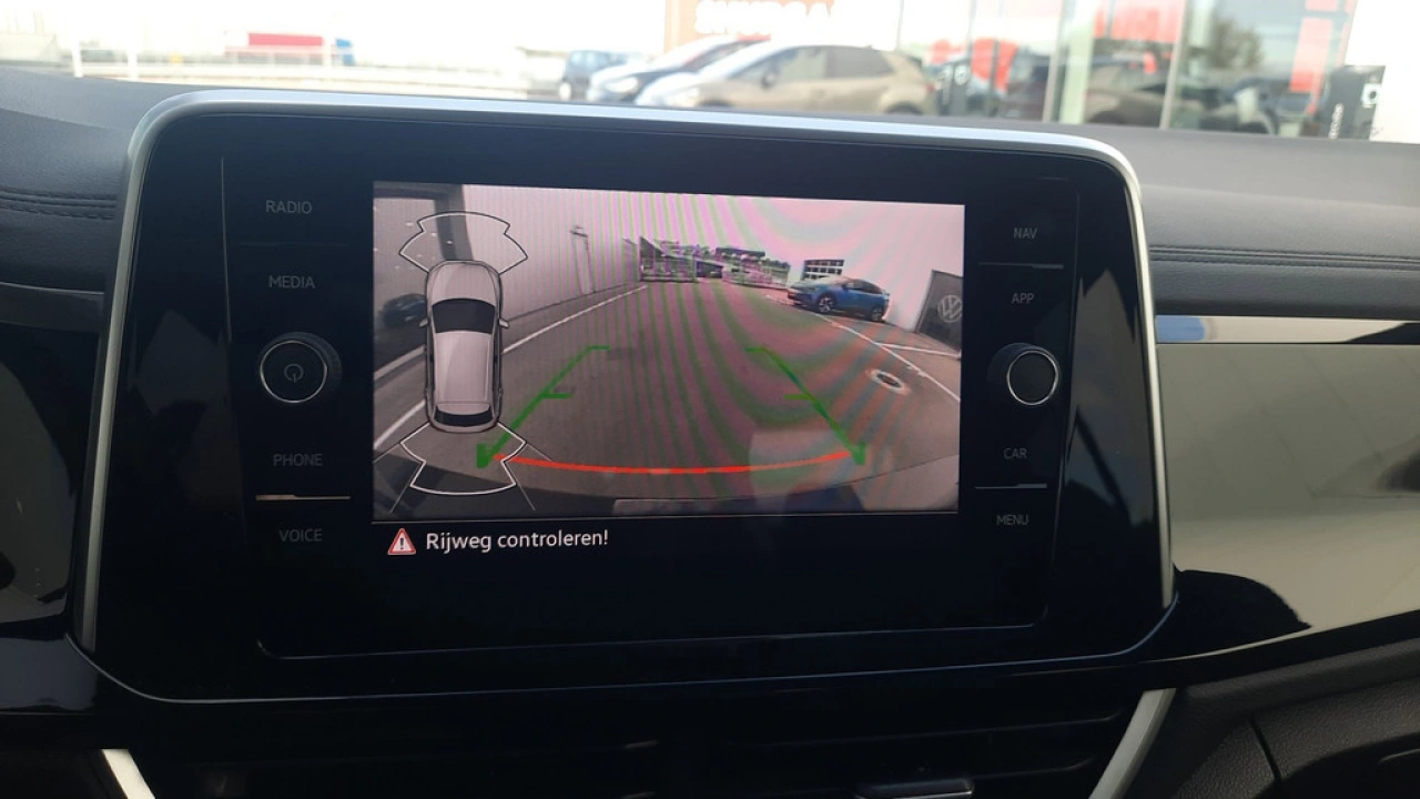 Volkswagen T-Roc 1.0 TSI R-Line | Multimedia pakket | Camera | Privacy Glass |