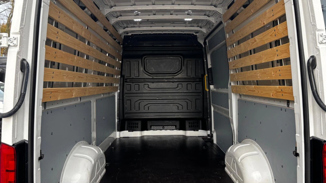 VW Bedrijfswagens Crafter L3H3 2.0 TDI 140pk 3.0T Highline