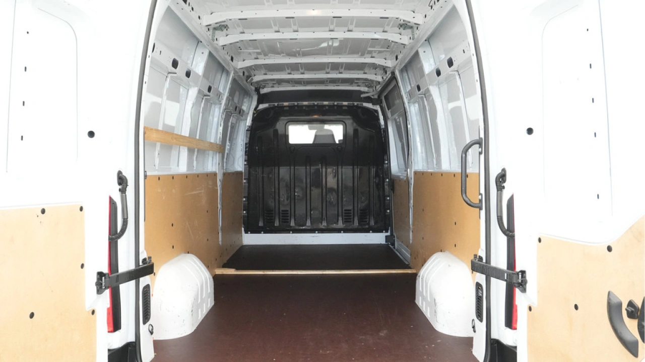 Renault Master T35 2.3 dCi 135pk L3H2 Work Edition