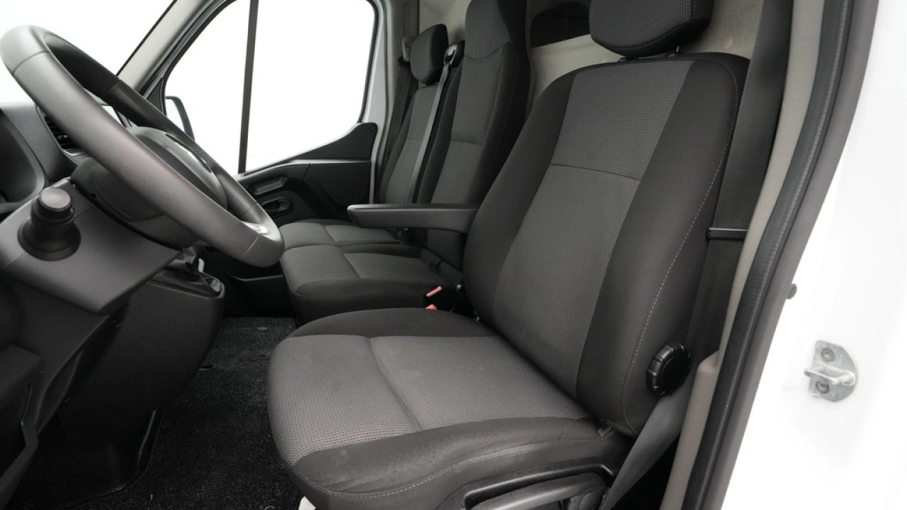 Renault Master T35 2.3 dCi 135pk L3H2 Work Edition