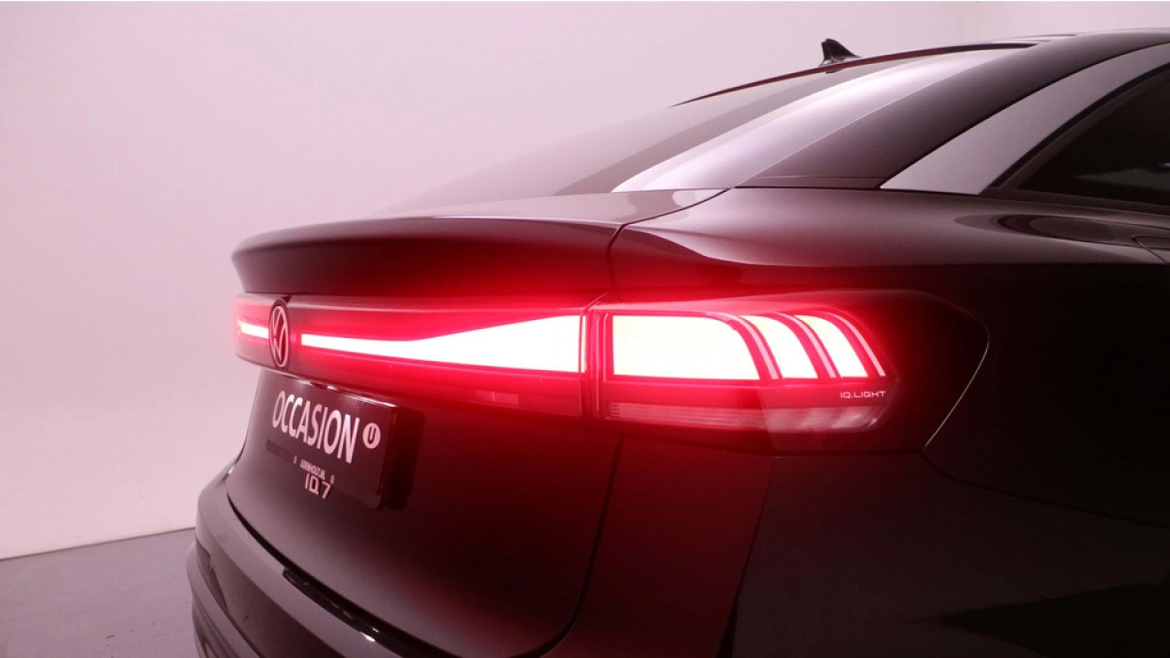 Volkswagen ID.7 Pro Business 77 kWh 286pk Massagestoelen Warmtepomp