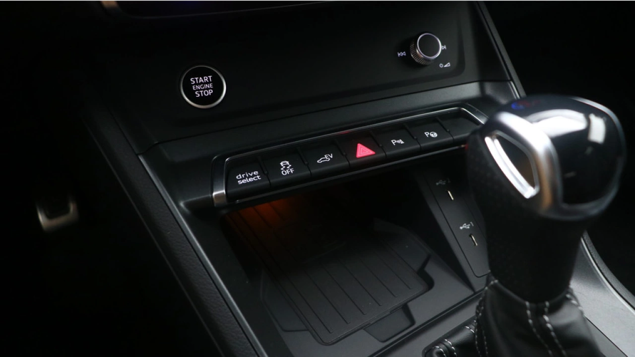 Audi Q3 S Edition 45 TFSI e 180 kW / 245 pk Hatchback 6 versn. S-tronic