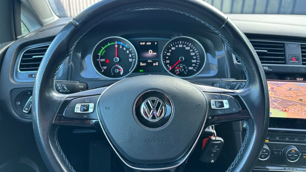 Volkswagen e-Golf e-Golf 36 kW / 136pk Navigatie LED Climatronic