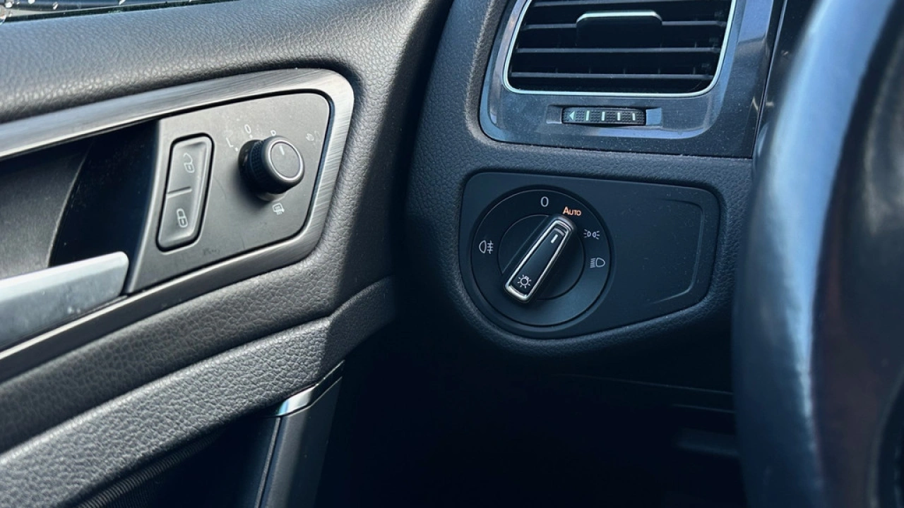 Volkswagen e-Golf e-Golf 36 kW / 136pk Navigatie LED Climatronic