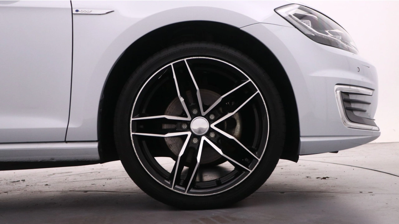 Volkswagen e-Golf e-Golf 36 kW / 136pk Navigatie LED Climatronic