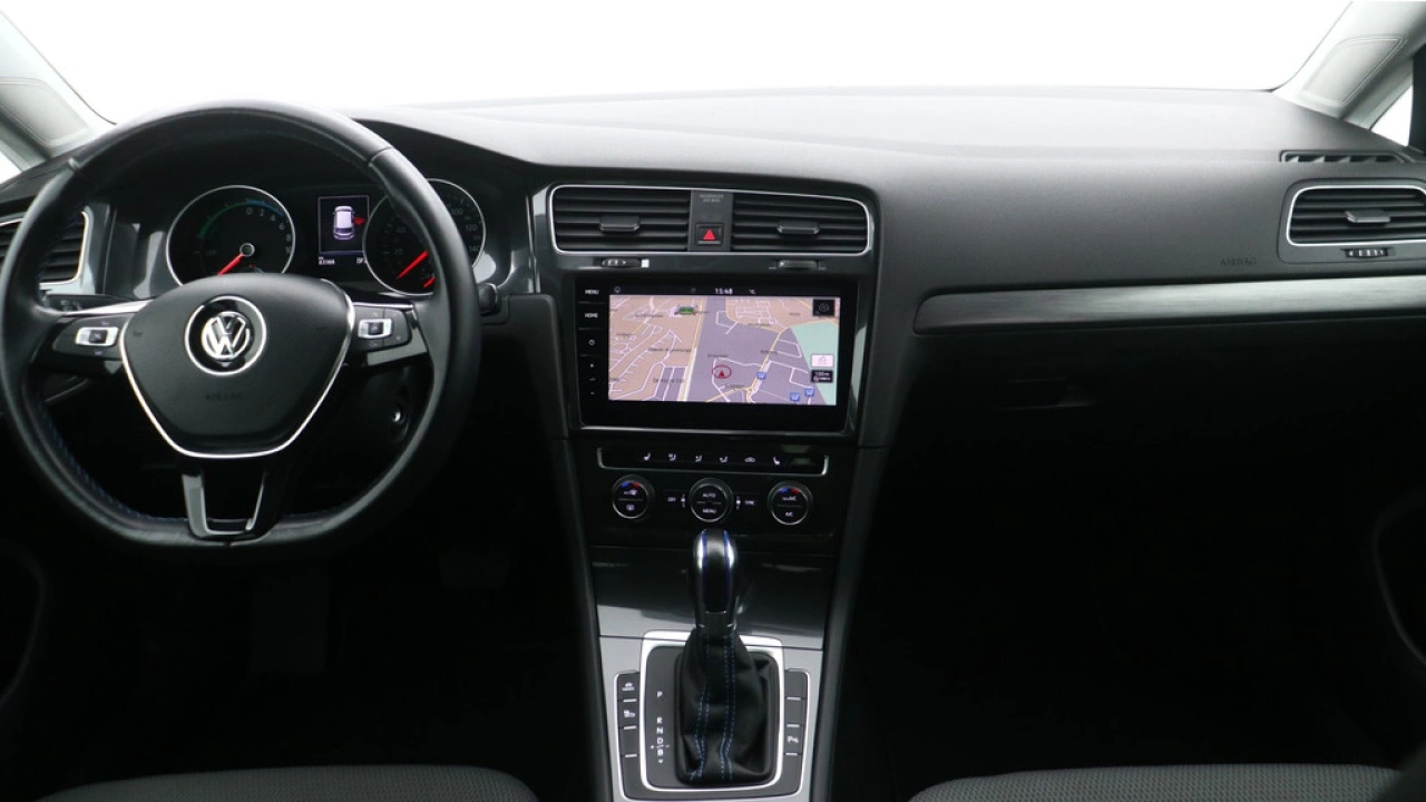 Volkswagen e-Golf e-Golf 36 kW / 136pk Navigatie LED Climatronic
