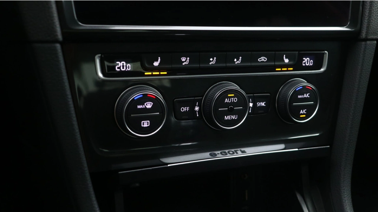 Volkswagen e-Golf e-Golf 36 kW / 136pk Navigatie LED Climatronic